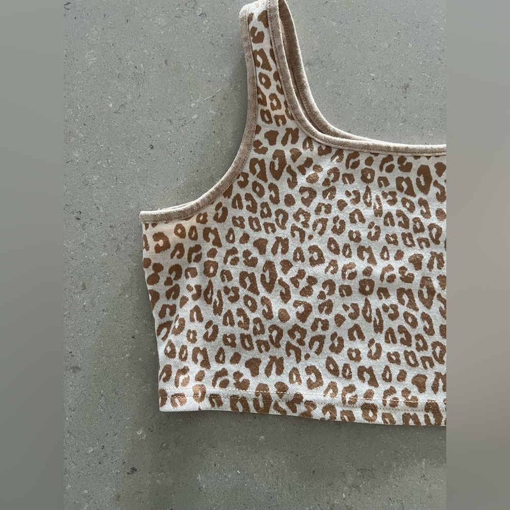 Leopard Print Cropped Tank - Picture 2 of 3